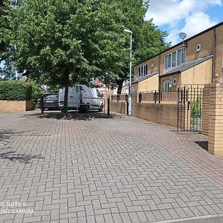 Luxury New House With Free Parking Lejlighed Birmingham Eksteriør billede
